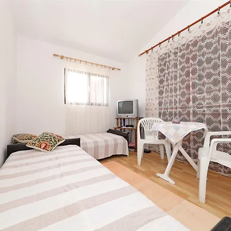 Apartment Apartment Summer Break *